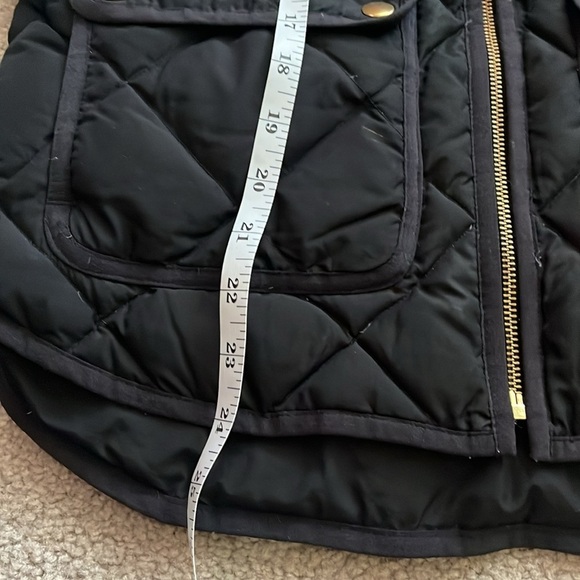 “J.Crew: Women’s Black Puffer Vest size small” - Picture 3 of 10